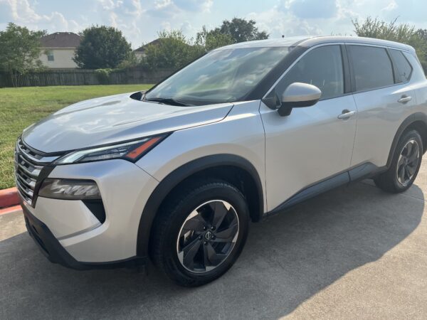 2024 Nissan rogue SV AWD - Image 4