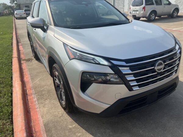2024 Nissan rogue SV AWD - Image 3