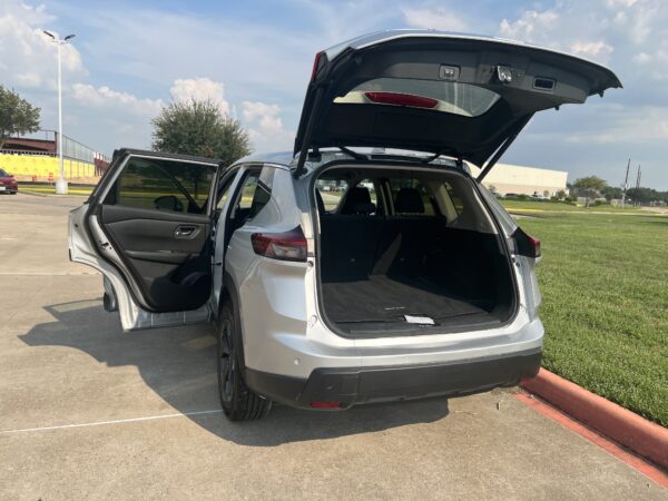 2024 Nissan rogue SV AWD - Image 2