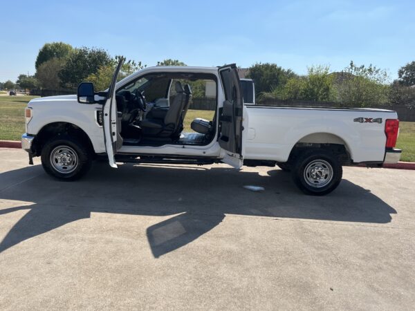 2022 Ford F250 super duty XL 4 x 4 crew cab - Image 3